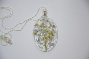 Collana con pendente in resina 'Floral snow'